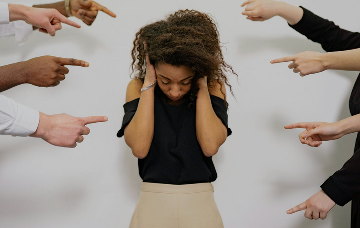 How to Cope With Veiled Bullying From Other Women (Online or in Real Life)