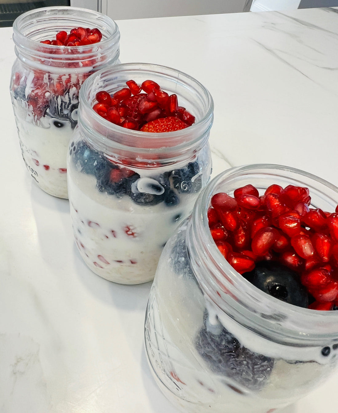 Healthy berry overnight oats recipe: an easy high protein breakfast for busy mornings