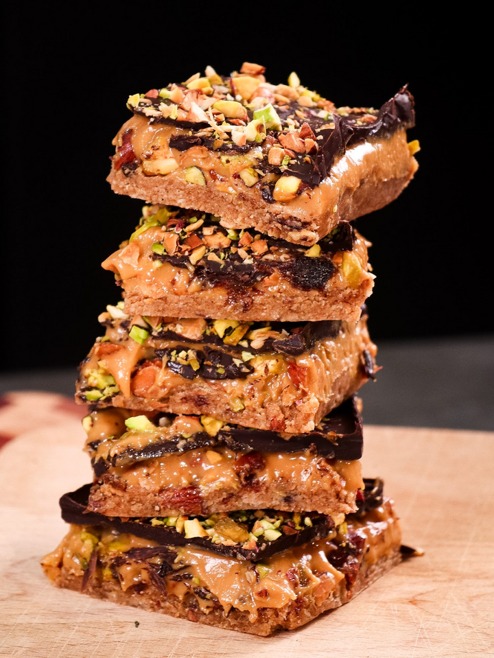 Healthy sticky caramel bars: an easy no-bake chocolate treat