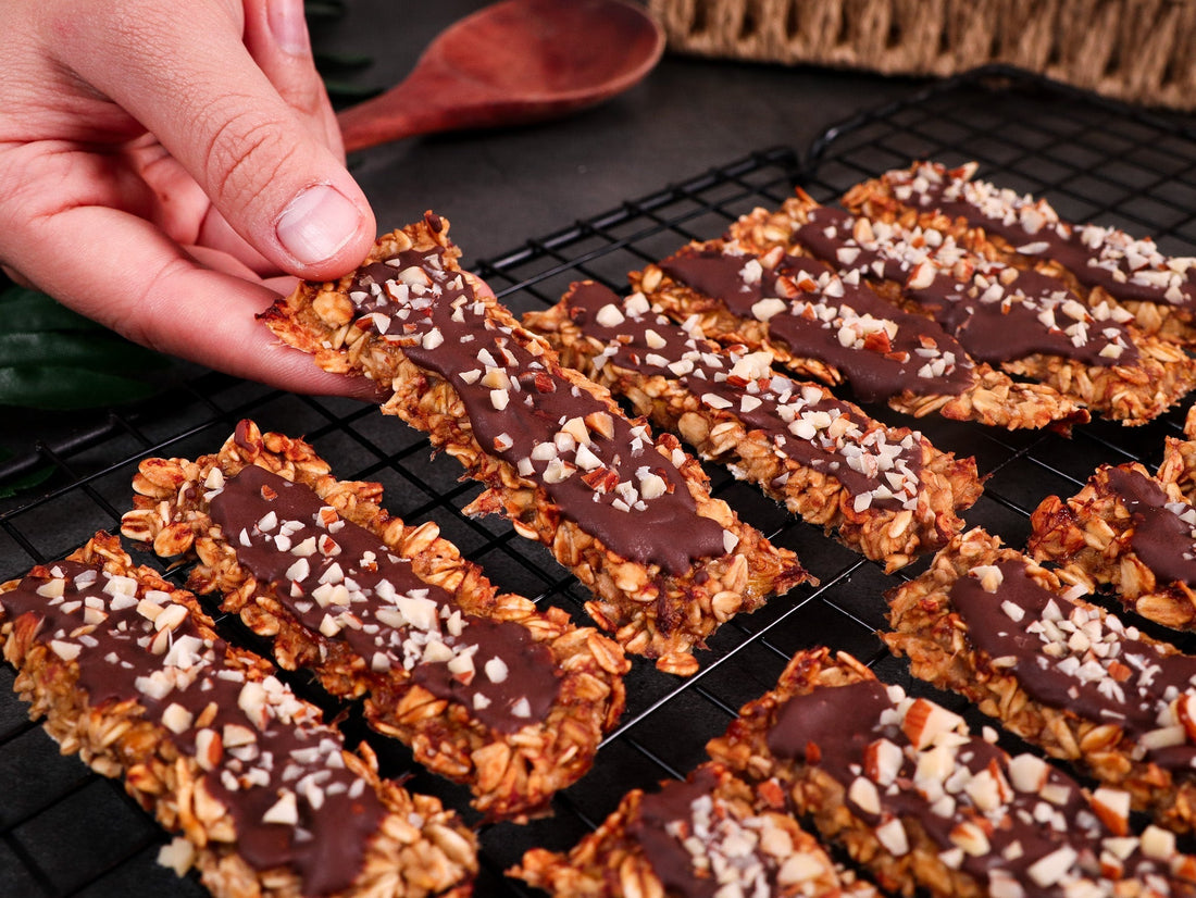 Healthy chocolate oat bars (high protein, gut-friendly & no refined sugar!)